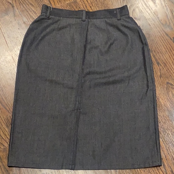 🌺 $5 Preview Collections Skirt Size 2 - Picture 2 of 5